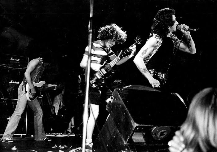 EL BUS MAS HEAVY ROCK: BIOGRAFIA AC/DC 