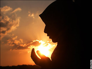 StrangeHood: ETIQUETTES OF DUA