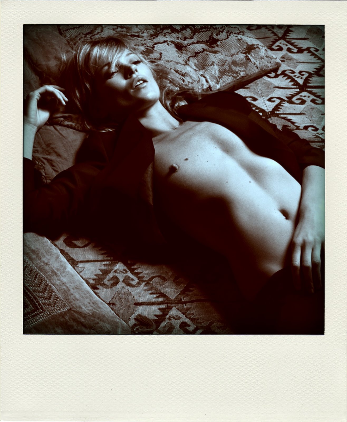 [Kate+Moss+Topless+by+Hedi+Slimane3-pola.jpg]
