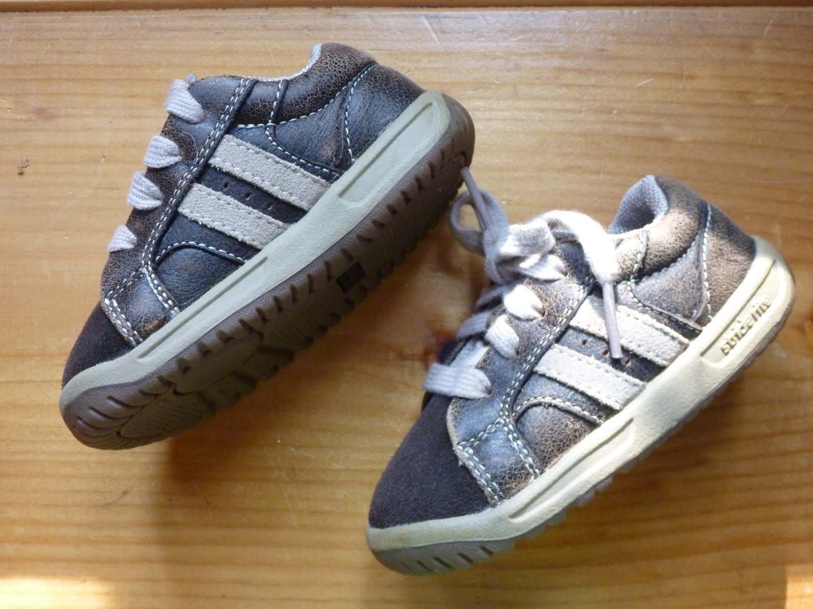 selling some stuff Boys Stride Rite 5.5 XW shoes