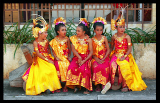 Seni dan Budaya Indonesia Pakaian  adat  Bali 