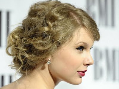 Taylor Swift Natural Hair, Long Hairstyle 2011, Hairstyle 2011, New Long Hairstyle 2011, Celebrity Long Hairstyles 2039