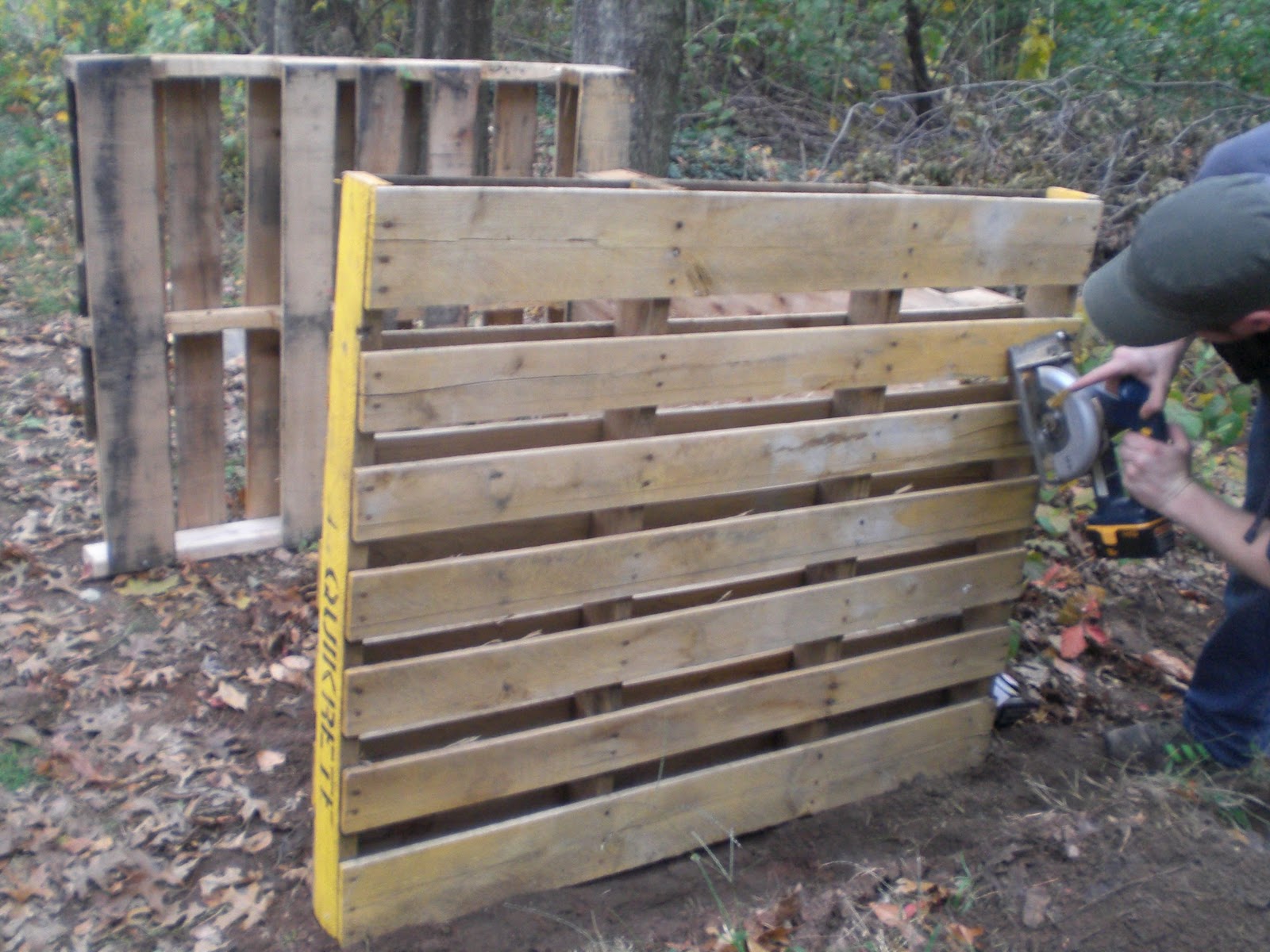 gardening in the boroughs of nyc How to make free compost bins!