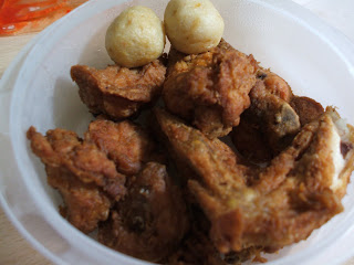 Clothes and food by Kuching gal: Famous Wayang Street fried chicken ...