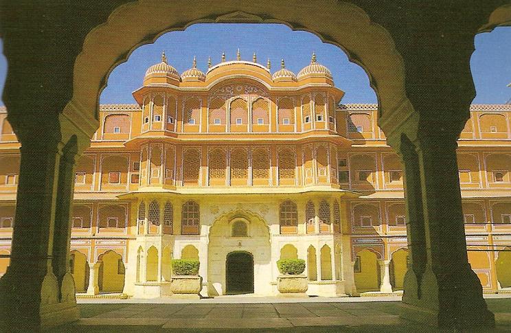 [Arch+en+City+Palace++Jaipur.jpg]