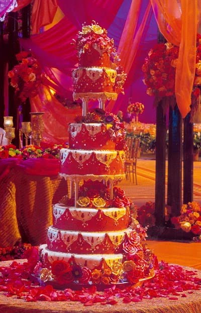 Wedding Cakes on Indian Wedding Cake Decorated With Mahndi And Elephants Topper