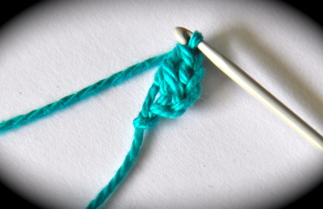 Foxs Lane: How to crochet ric-rac.