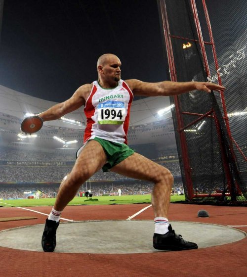 Muscle Jocks Discus Throw