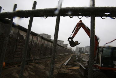 MURO DE BERLIM: RFA e RDA: dois caminhos diferentes