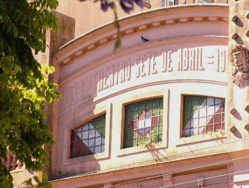 [TheatroSetedeAbril.jpg]