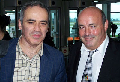 Garry Kasparov et Léo Battesti - photo des organisateurs 