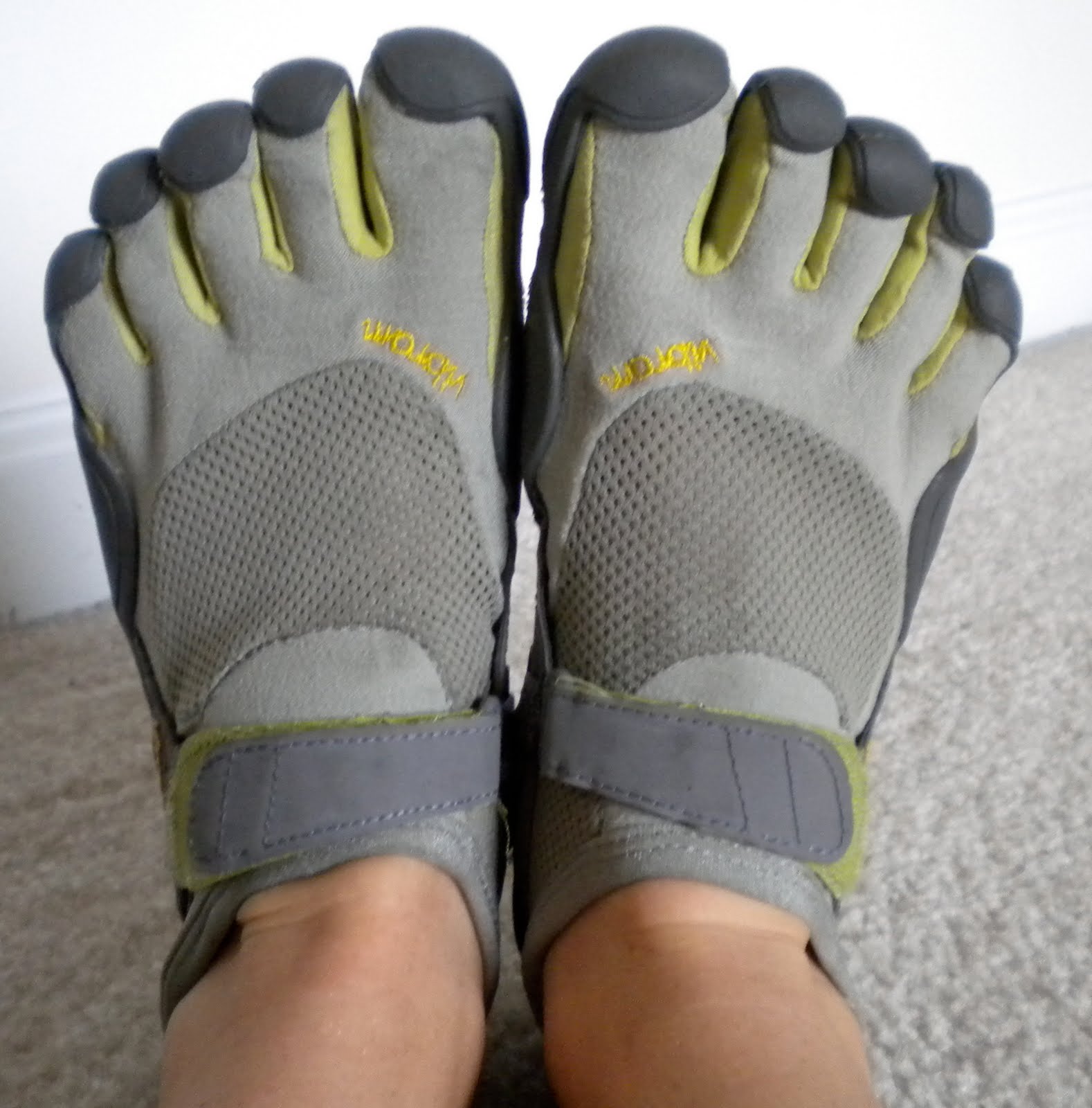 stores that sell vibram five fingers