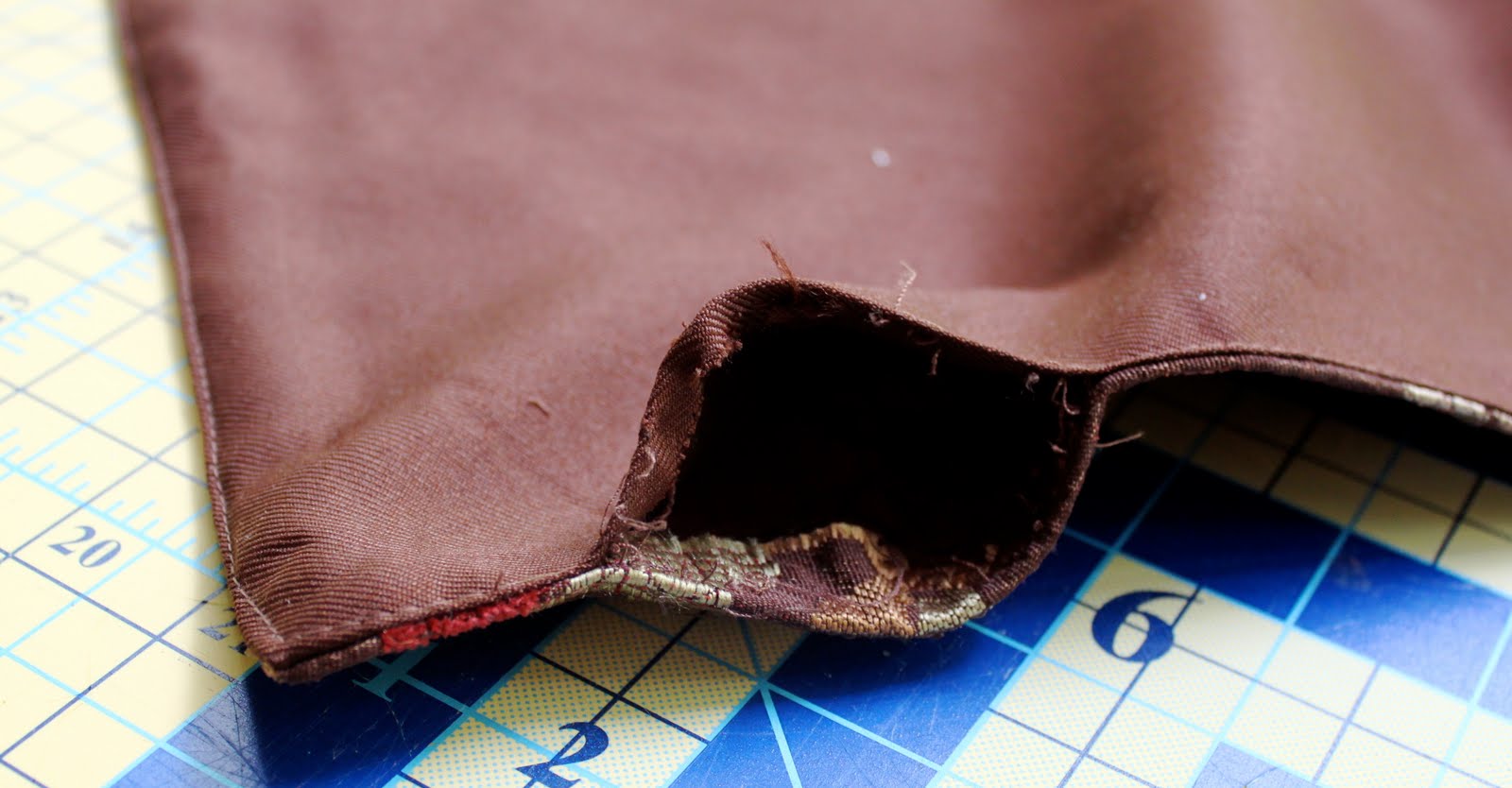 Easiest 10Minute Throw Pillow from Placemat The Cottage Mama