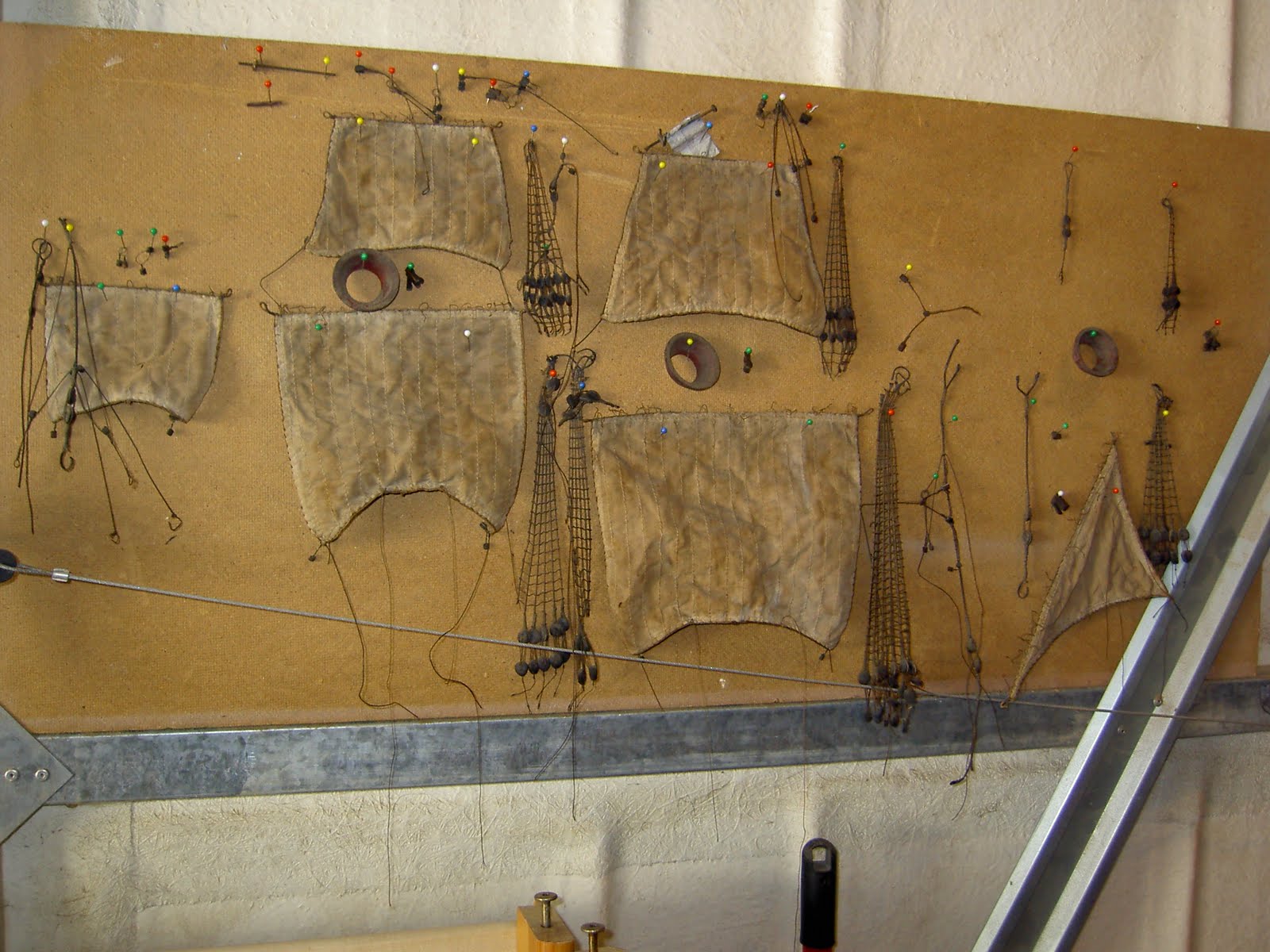 santa maria caernarfon: de-rigging.