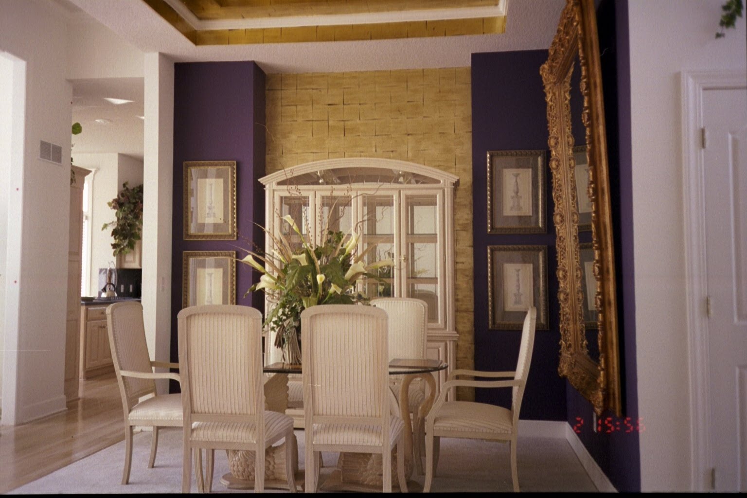 [Gold+leaf+closeup.JPG]