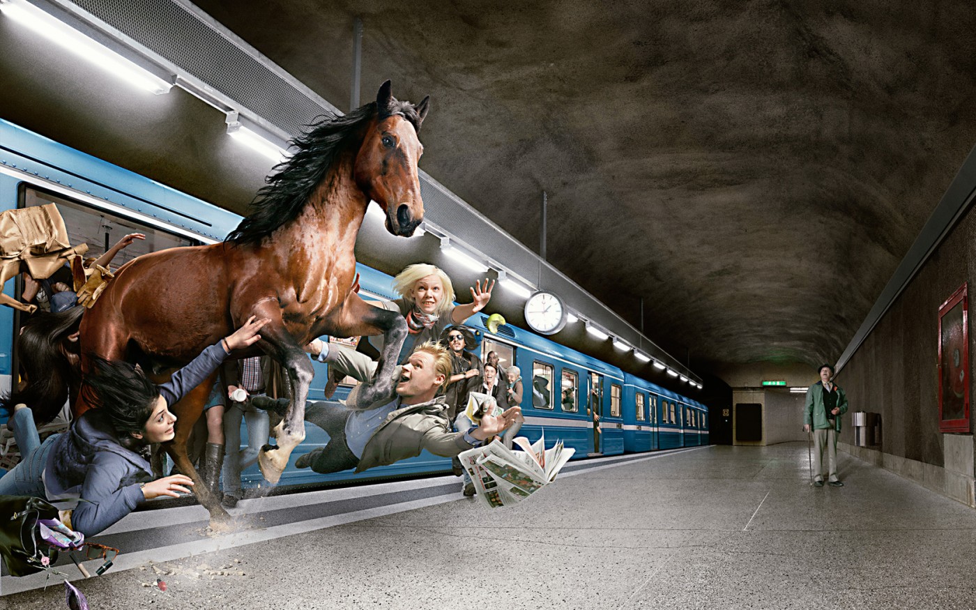 Реклама лошадок. Креативные лошади. Лошадь в метро. Лошадь креатив. Реклама с лошадью.