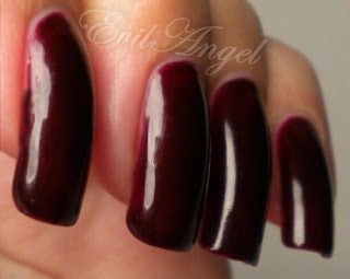 Black nail polish and lip gloss: Everyone loves Erotic Nights