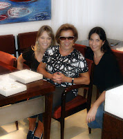 Imagem: Vancox Jewelry promoted The Mothers Day event. Here are Katia, Selma Celidonio and Luciana.