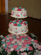 2 tier Wedding Cake with Cupcakes