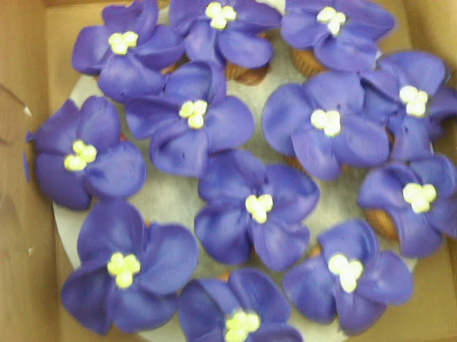 Tropical_Purple_White_Cupcakes