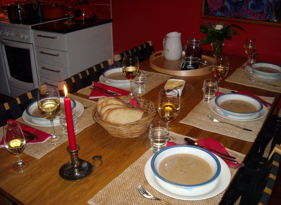 [15.11..2008+illalla,+pikkunikonilla+009.jpg]