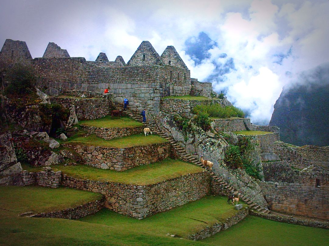 Мачу пикчу с высоты птичьего полета. Высота мачу пикчу над уровнем моря. Высота мачу пикчу над уровнем моря. Высота мачу пикчу над уровнем моря. Акведуки мачу пикчу.