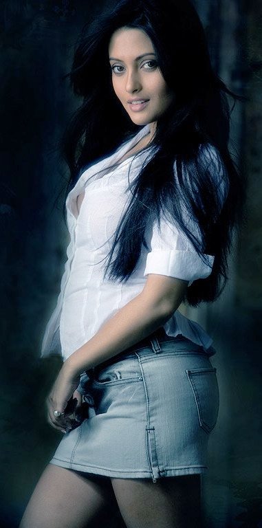 Spicy Actress & Models: Riya Sen Very Hot Photos
