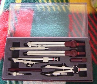Venda de Garagem da Marie: Conjunto de compassos Rotring