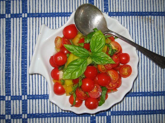 [Shore+Tomatoes+and+Basil.jpg]