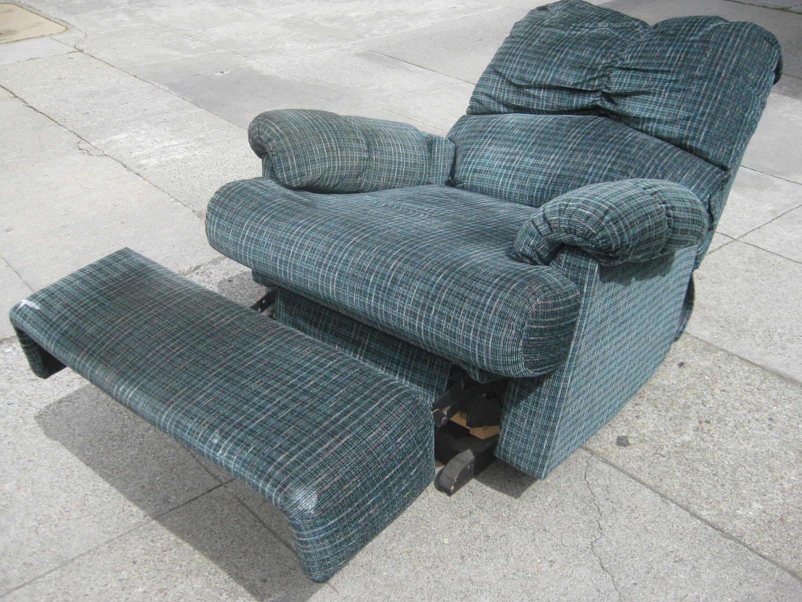 UHURU FURNITURE & COLLECTIBLES SOLD Blue Recliner 40