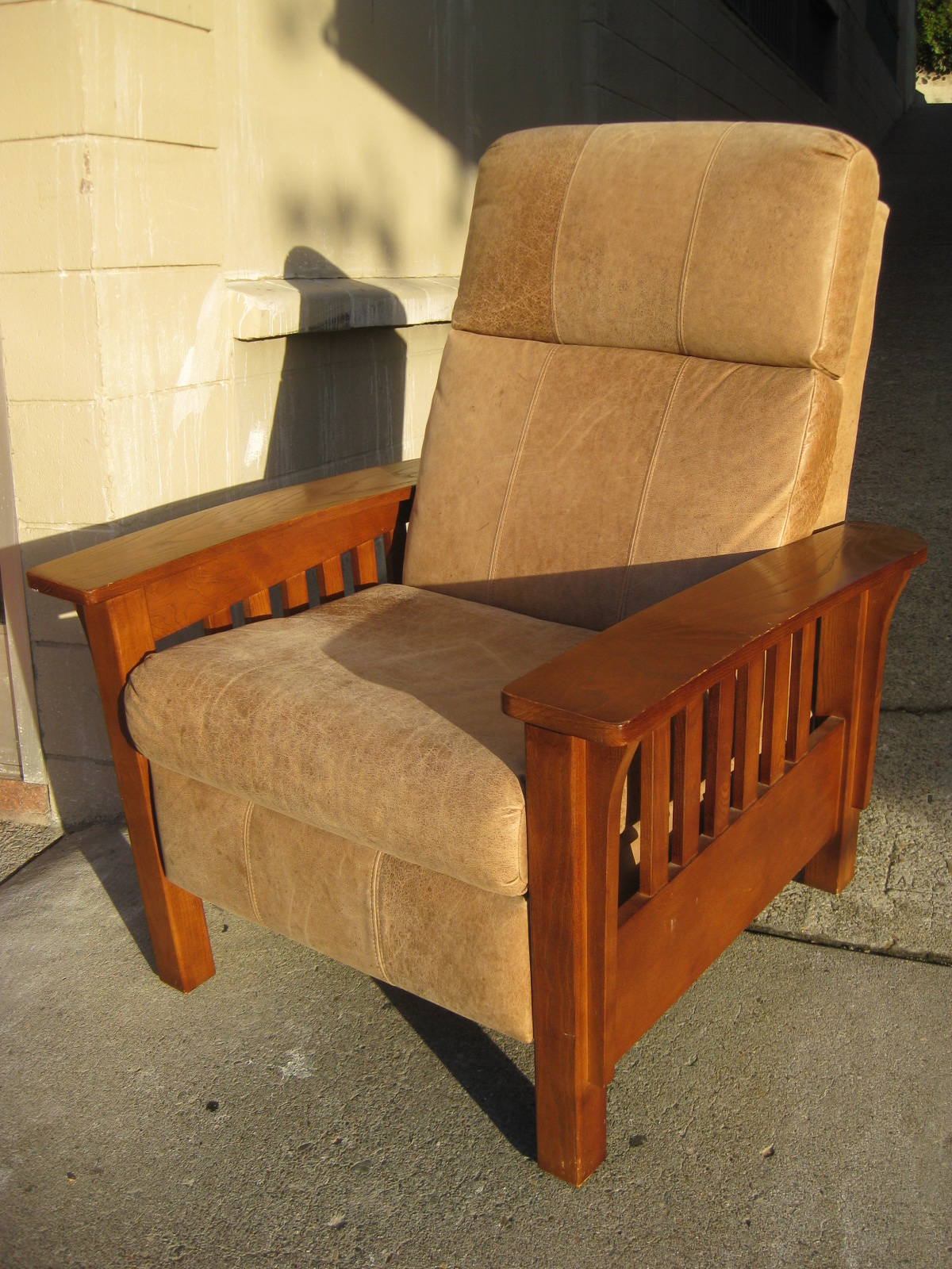 UHURU FURNITURE & COLLECTIBLES SOLD Mission Recliner 170