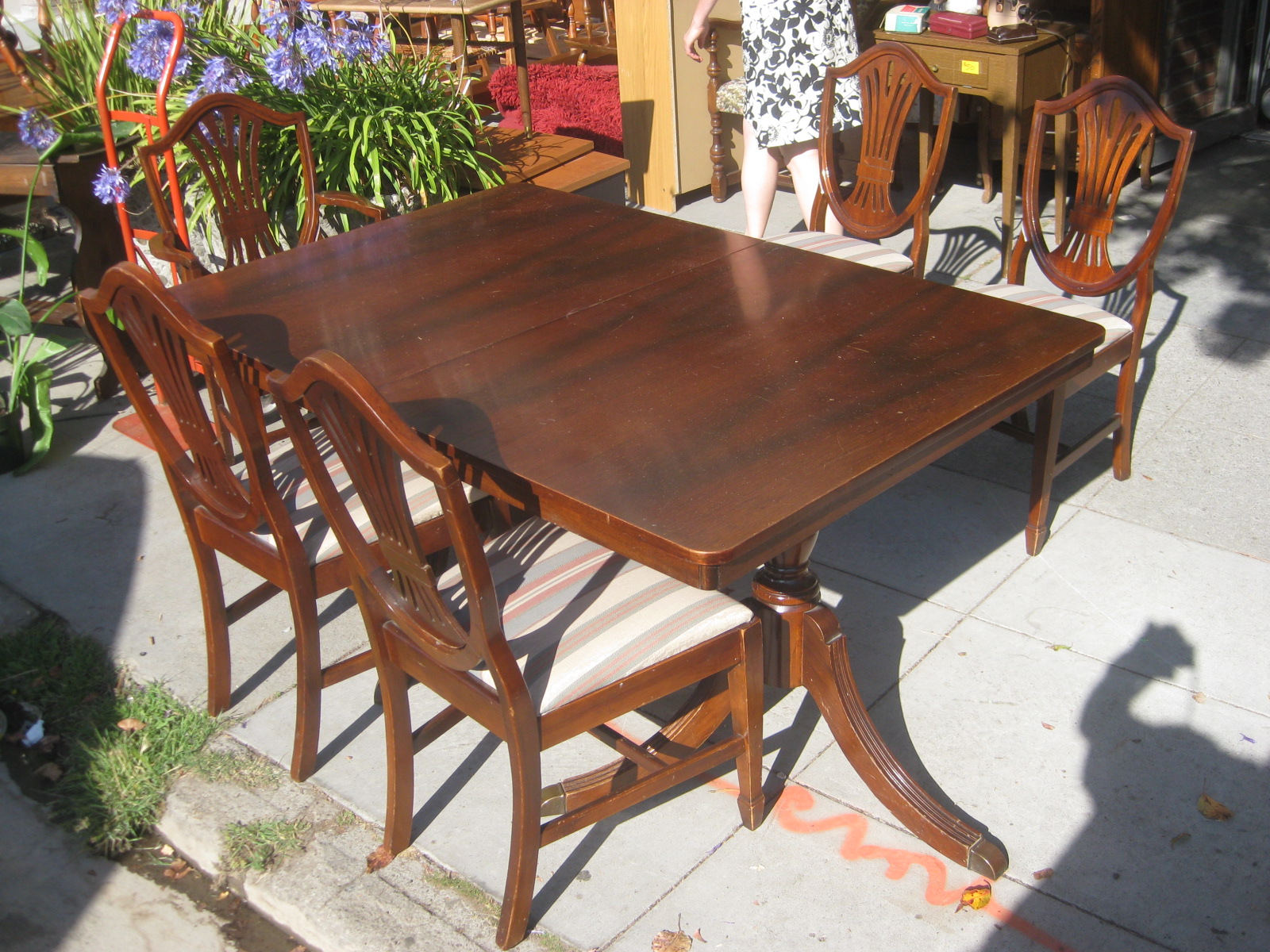 UHURU FURNITURE & COLLECTIBLES SOLD Duncan Phyfe Table and Five Chairs 175