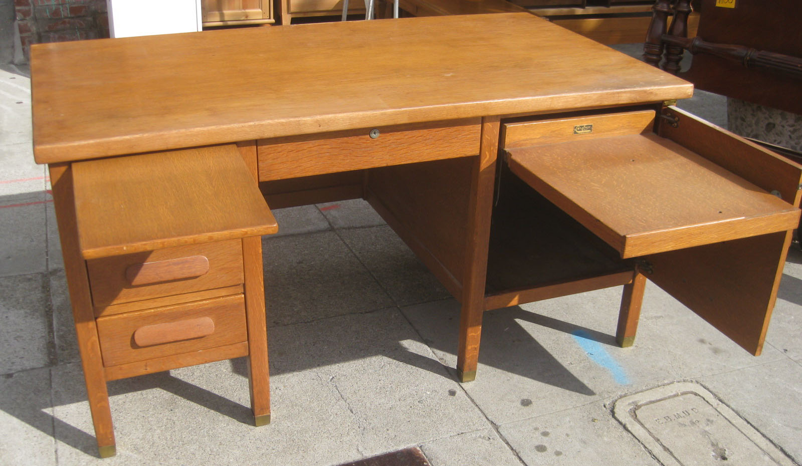 UHURU FURNITURE & COLLECTIBLES SOLD Oak Teacher's Desk 45
