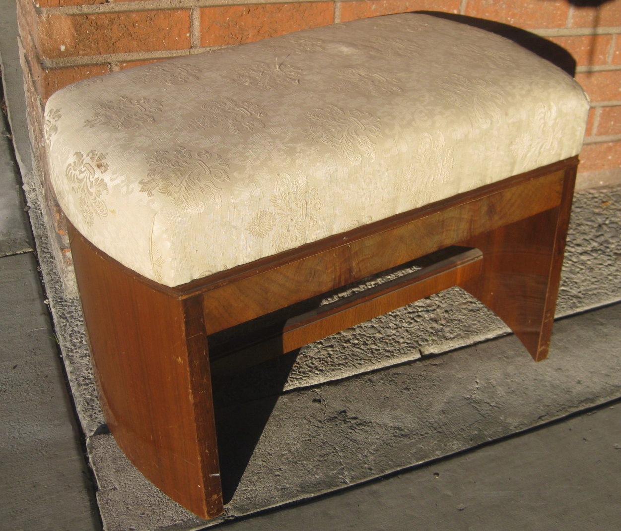 UHURU FURNITURE & COLLECTIBLES: SOLD - Small Bench w/ White Upholstered