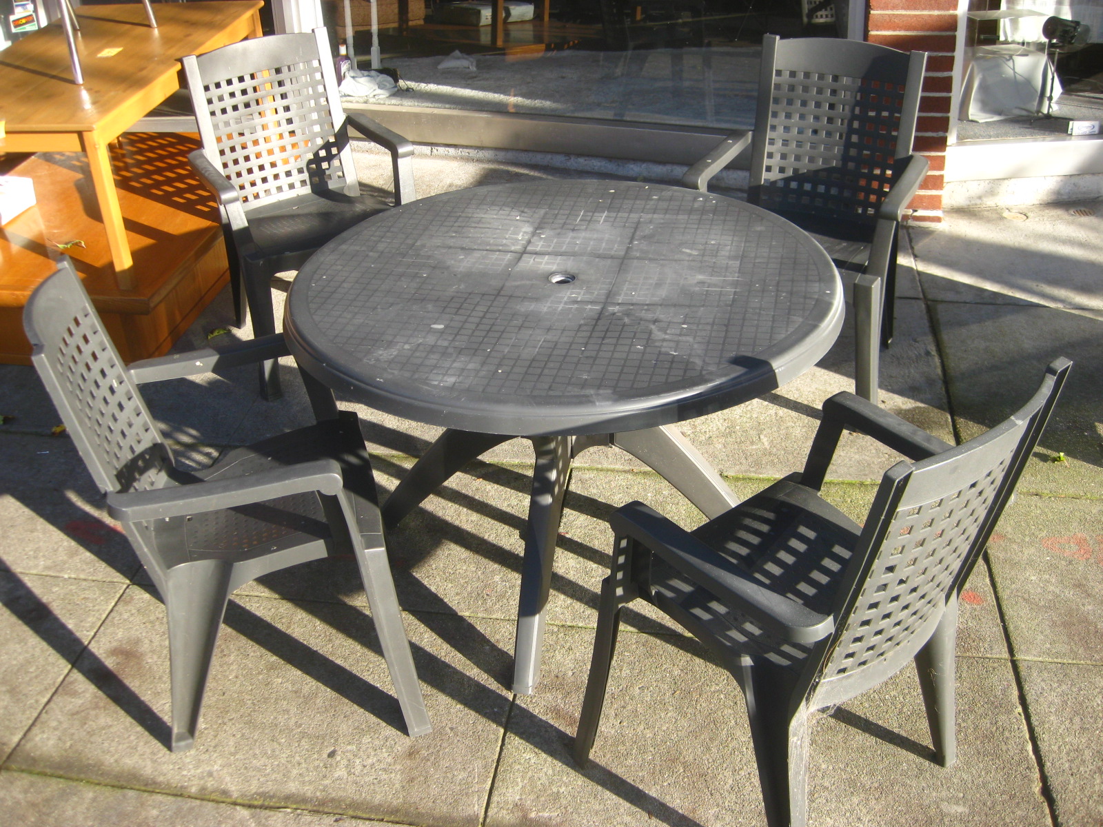 UHURU FURNITURE & COLLECTIBLES SOLD Patio Table and 4 Chairs 50