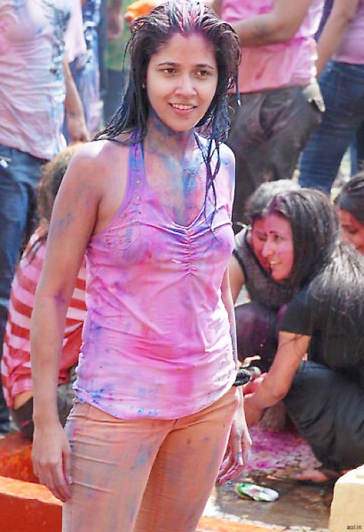 Hum 6 Cute And Sexy Indian Girls Enjoying Holi Party