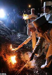 جشن سده - مراسم روشن كردن آتش بزرگ توسط موبدان بزرگ ايراني