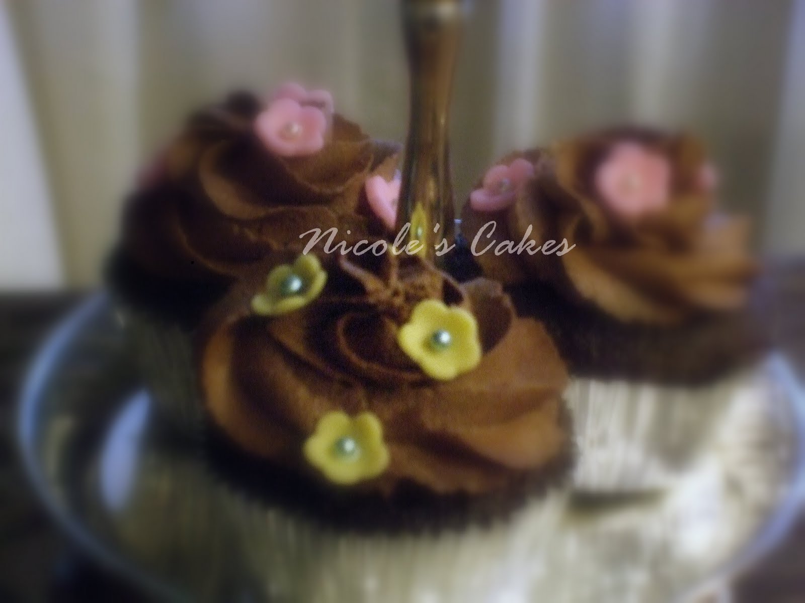 [Flower+Cupcakes-+Soft+focus+1+protected.jpg]