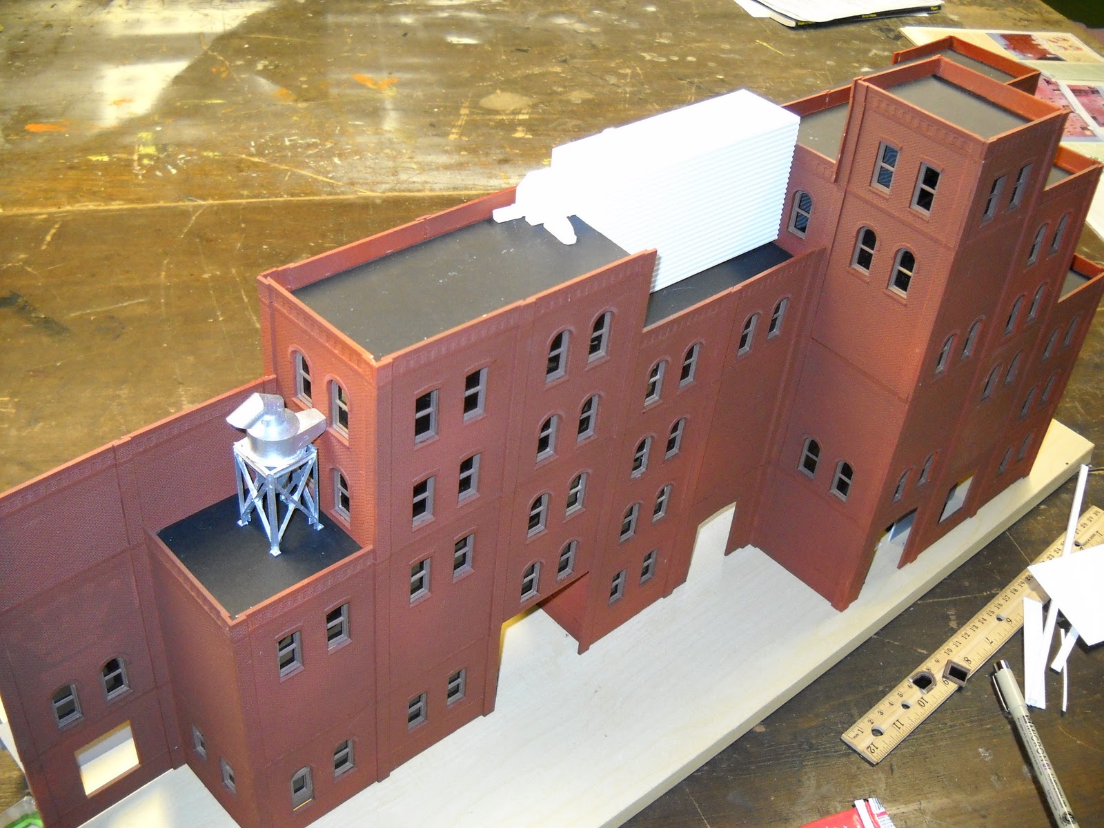 How to detail an HO factory
