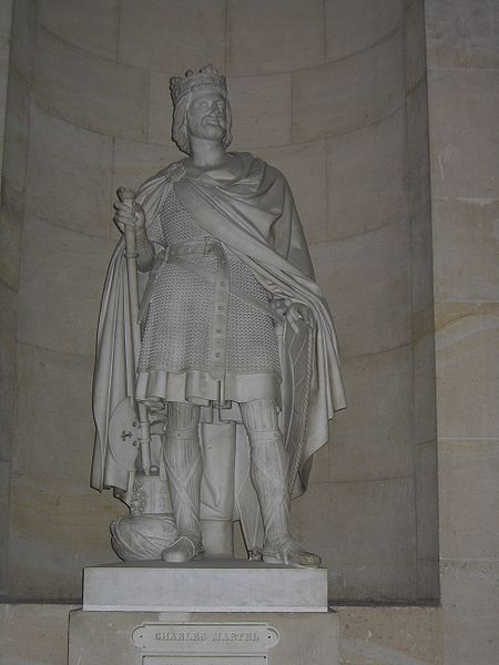 [450px-Statue_de_Charles_Martel_au_château_de_Versailles.JPG]