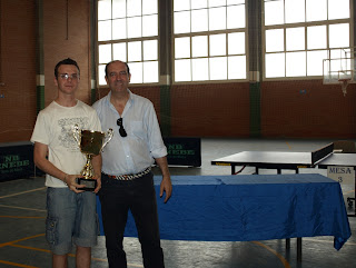 Jorge López recoge primer premio senior del Torneo Tenis de Mesa de Verano