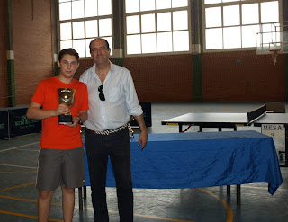 Jesús López recoge primer premio infantil del Torneo Tenis de Mesa de Verano