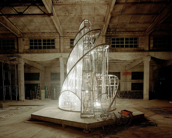 http://3.bp.blogspot.com/_iDOXkkXoV30/TUxHv-KAbkI/AAAAAAAAB1I/InSBsC4IKM4/s640/aiweiwei_working_lg.jpg