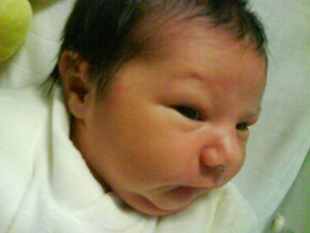 MA FILLE ALEXANDRA QUI A 6 MOIS AUJOURD HUI BISOUS MON COEUR