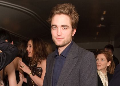 [robert-pattinson-hairy-day.jpg]