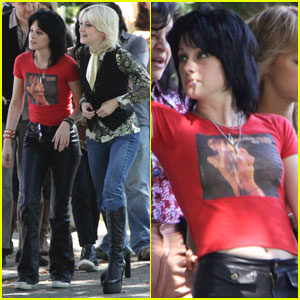 [kristen-stewart-runaway-ruckus.jpg]