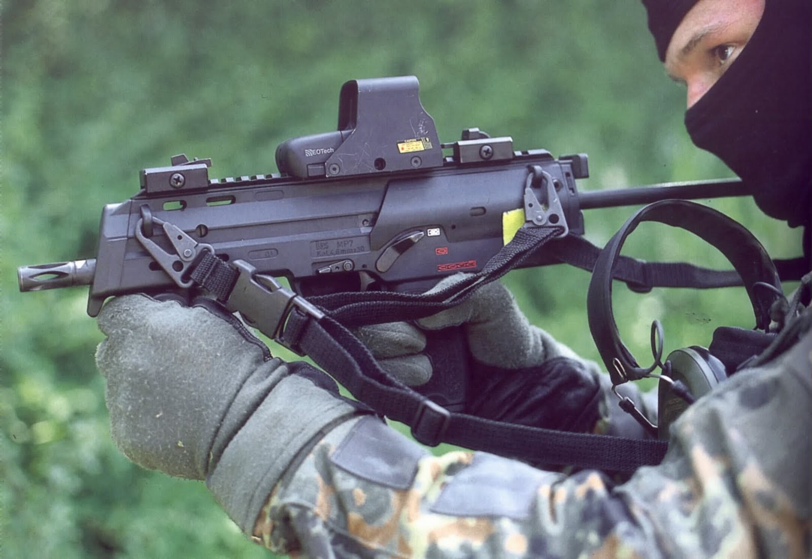 plannet-faster-hk-mp7-sub-machine-gun