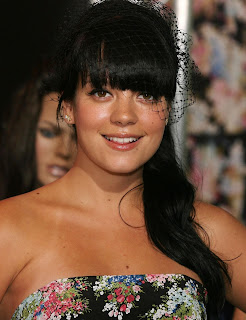 Lily Allen all set to make stage debut