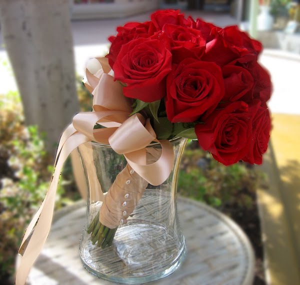 La Jolla Village Florist La Valencia Hotel La Jolla Red Roses Hand