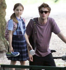 robert-pattinson-and-young-sister-remember-me-photos-3-281x300.jpg